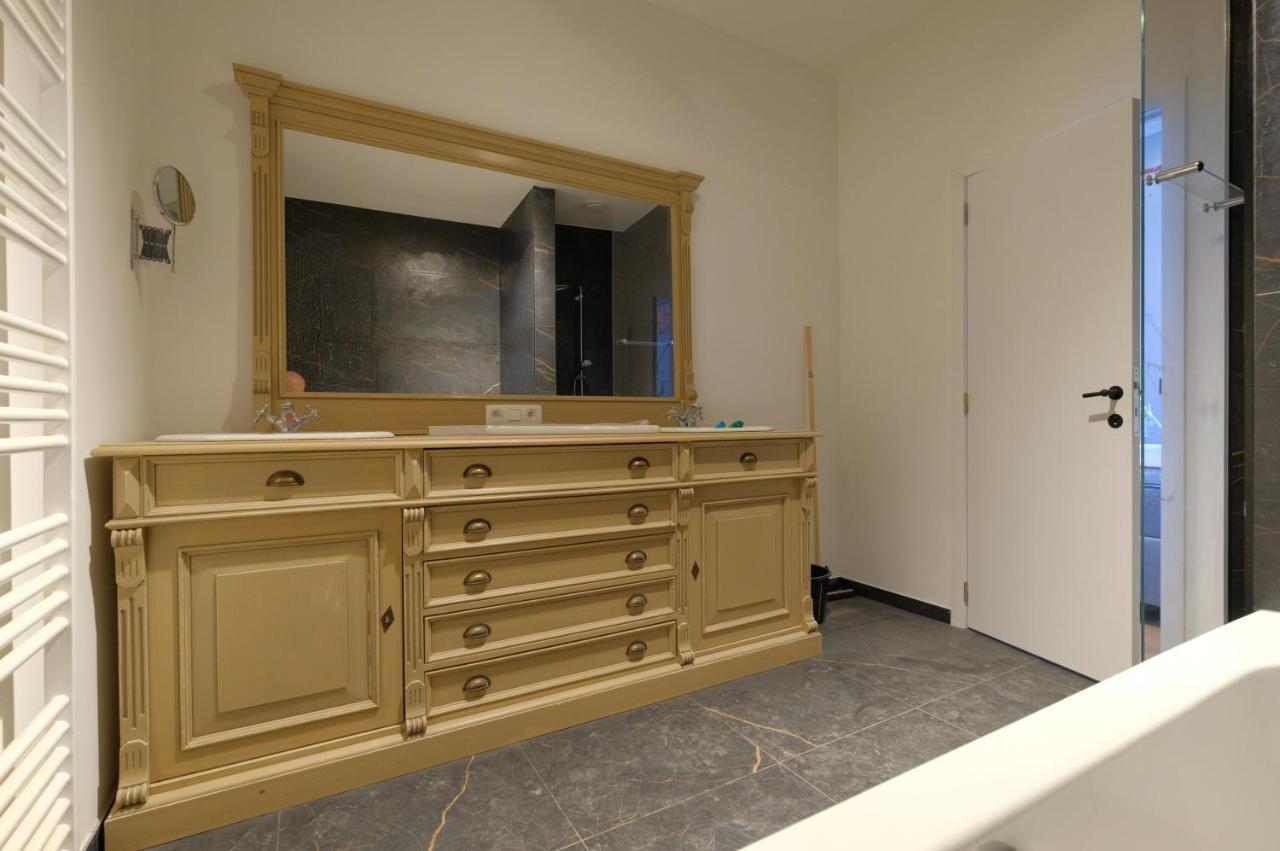 La Maison De La Duchesse De La Valliere - Chambre Rosaline - Parking Prive Gratuit 蒙斯 外观 照片